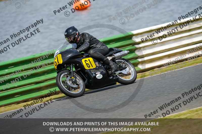 Vintage motorcycle club;eventdigitalimages;mallory park;mallory park trackday photographs;no limits trackdays;peter wileman photography;trackday digital images;trackday photos;vmcc festival 1000 bikes photographs
